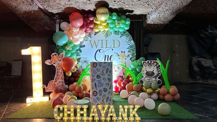 Jungle-themed birthday party decor